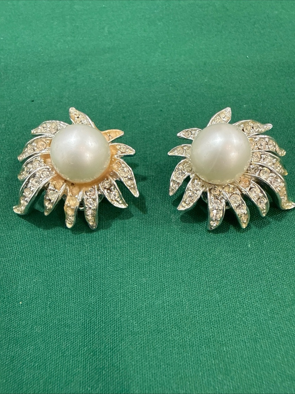 Vintage Celebrity NY rhinestone and faux pearl clip earrings .
#13B
